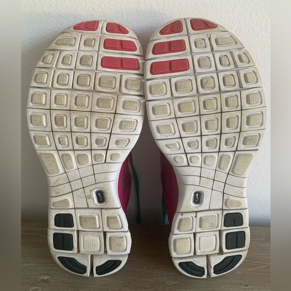 SZ 7.5 Nike Free Women’s Red/Green Athletic Shoes - Picture 12 of 12